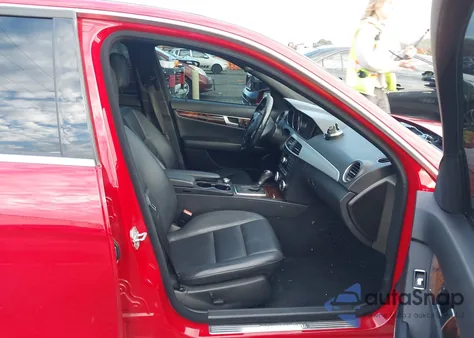 2012 Mercedes-Benz C 250 Luxury/Sport из США, поврежденный, VIN WDDGF4HB1CR215032